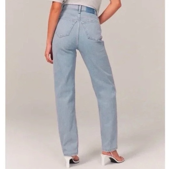 Abercrombie & Fitch The Dad High Rise Curve Love Jeans - Picture 2 of 15